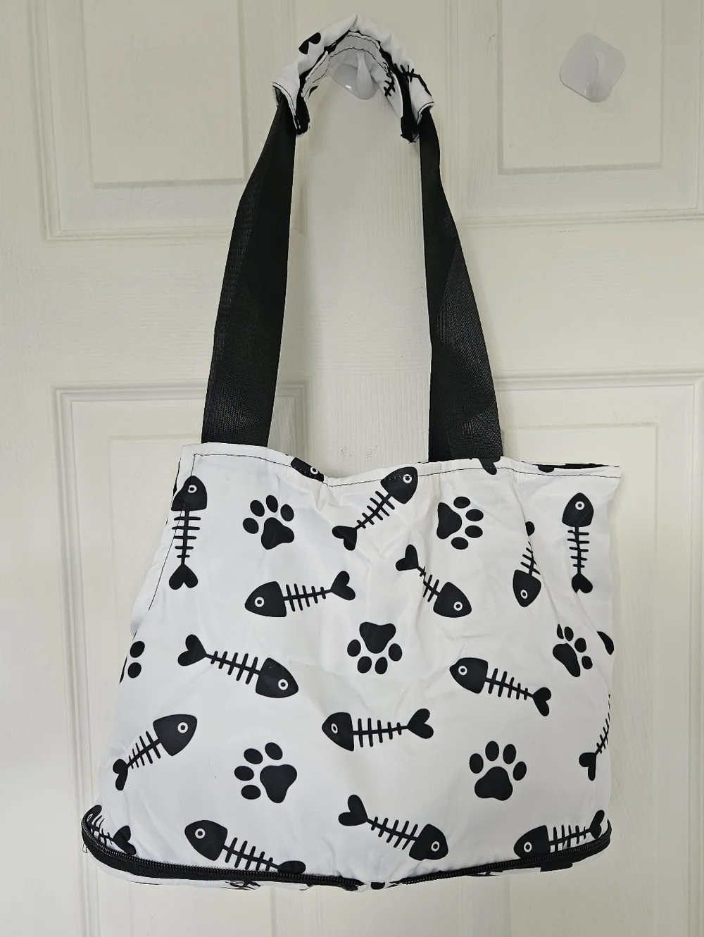 Nwot Black & White Fishbone Paw Print Tote Bag For Small Dog Or Cat